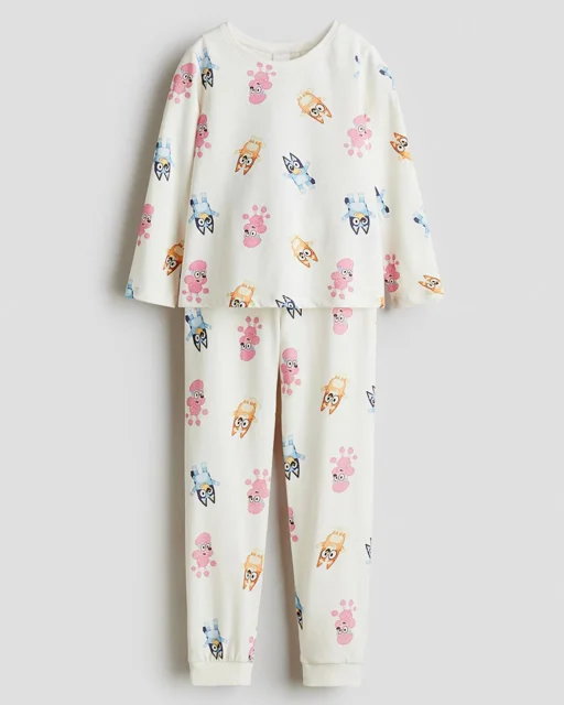 پشت سفید ست بلوز شلوار پسرانه نخی سفید طرح بلویی h&m