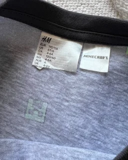 نمای داخل ست بلوز شلوار پسرانه نخی خاکستری طرح ماینکرفت h&m