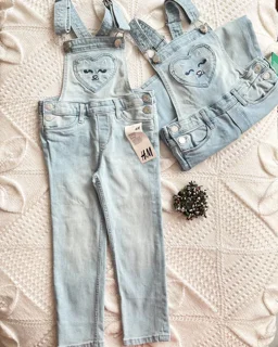 بیلر جین آبی کمرنگ طرح گربه قلبی h&m