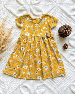 پیراهن کبریتی نخی خردلی طرح گل بابونه little lass