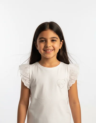 تاپ سفید نخی طرح قلب کوچک