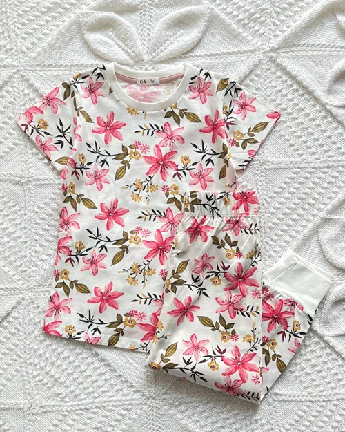 تیشرت شلوارک نخی سفید طرح گل قرمز c&a