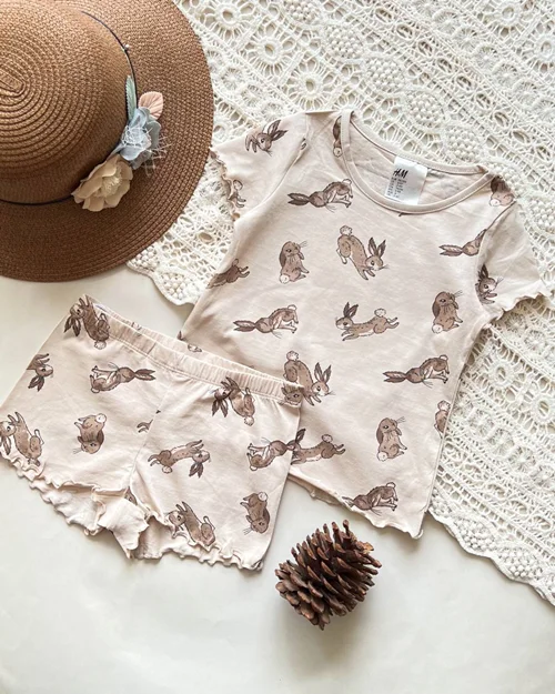 تیشرت شورتک نخی نسکافه ای طرح خرگوش  h&m