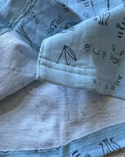 نمای داخل پیراهن پسرانه آبی نخی طرح حیوانات ریز jack & jones | اسکای‌تاپ مرجع تخصصی خرید لباس بچگانه
