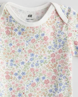 نمای نزدیک بادی دخترانه سفید نخی طرح پر گل ریز h&m | اسکای‌تاپ مرجع تخصصی خرید لباس بچگانه