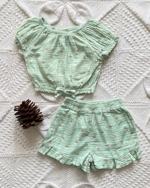 تاپ شلوارک موسلین سبز پسته ای طرح گل ریز 365kids